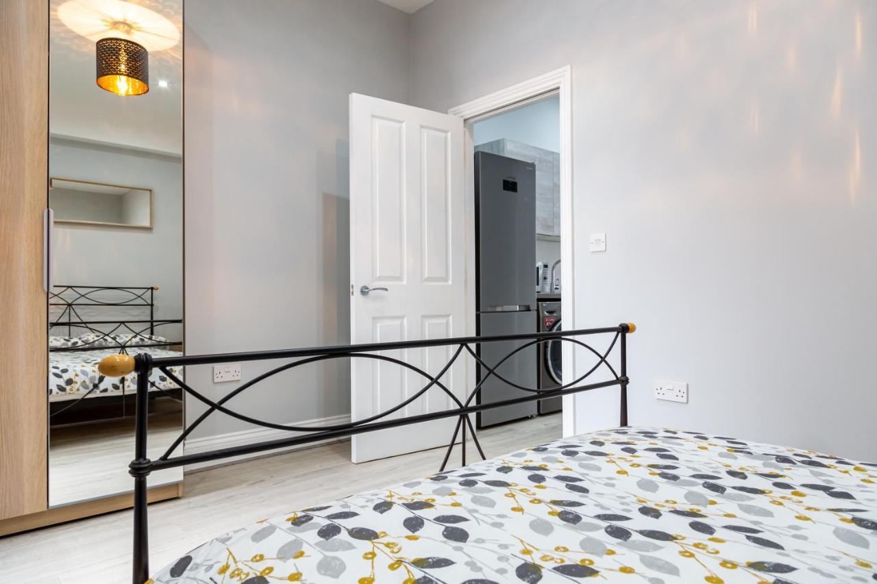 Stunning Property Fully Refurbished Бірмінгем Екстер'єр фото